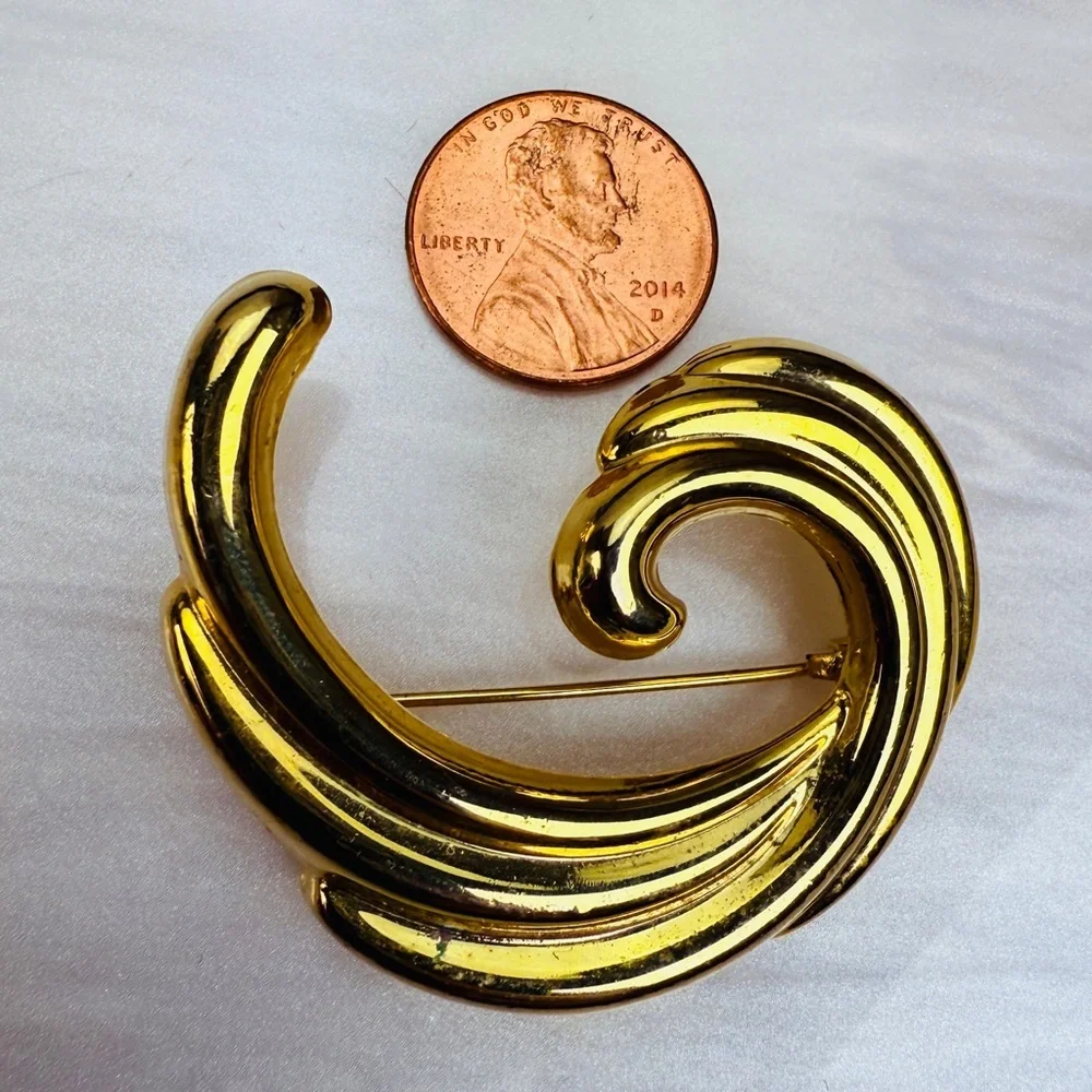 Vintage Goldtone Weighted Swirl Brooch